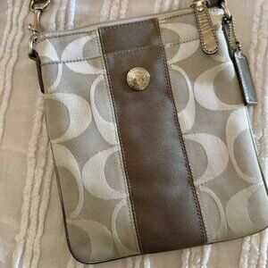 Vintage Coach 42246 Gray Signature Canvas Crossbody Bag Zip Closure